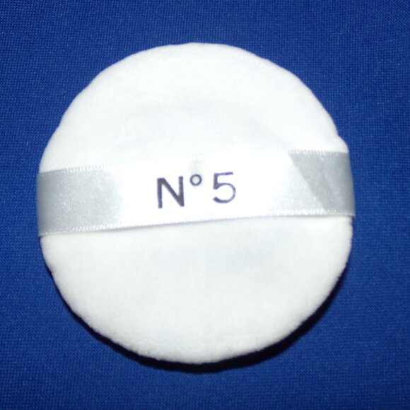Vintage Authentic Chanel No. 5 Power Puff - Round - White - Picture 1 of 4